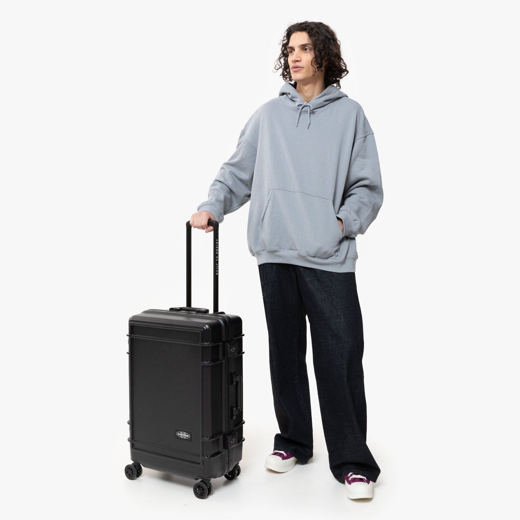 RESIST'R CASE M BLACK | Eastpak