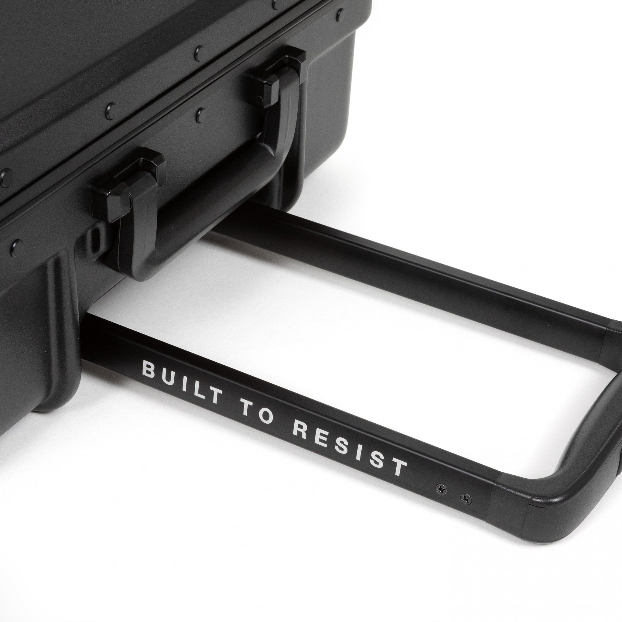 RESIST'R CASE M BLACK | Eastpak