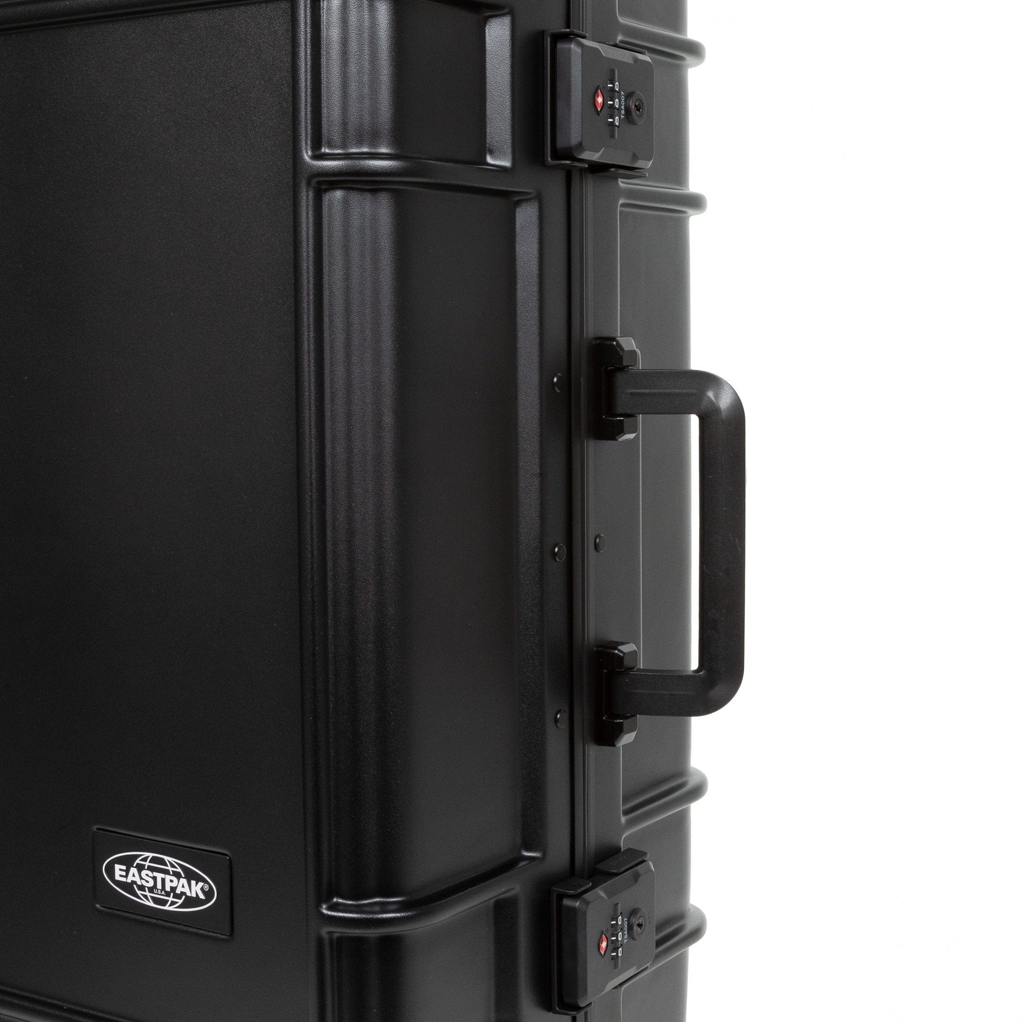 RESIST'R CASE M BLACK | Eastpak
