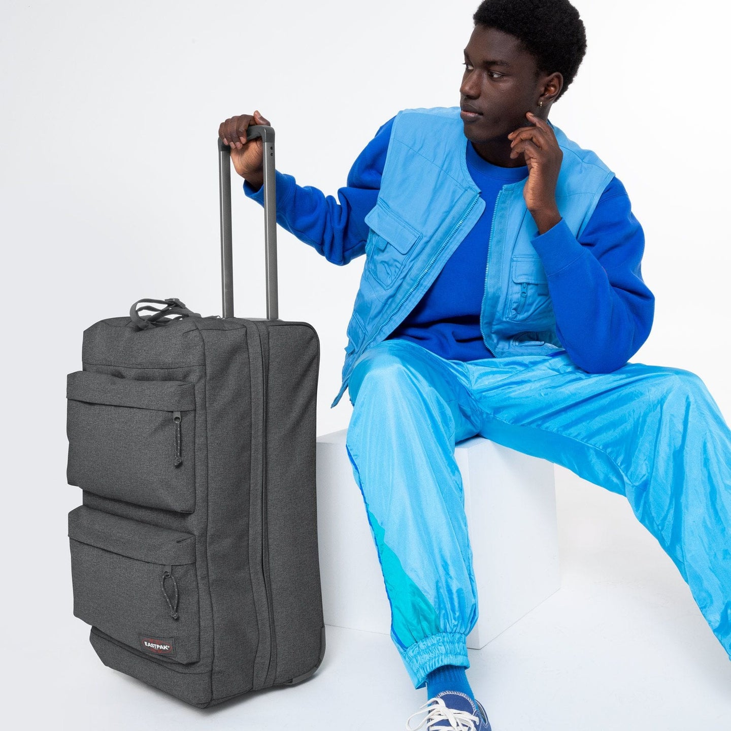 man using Double Tranverz M Black Denim suitcase