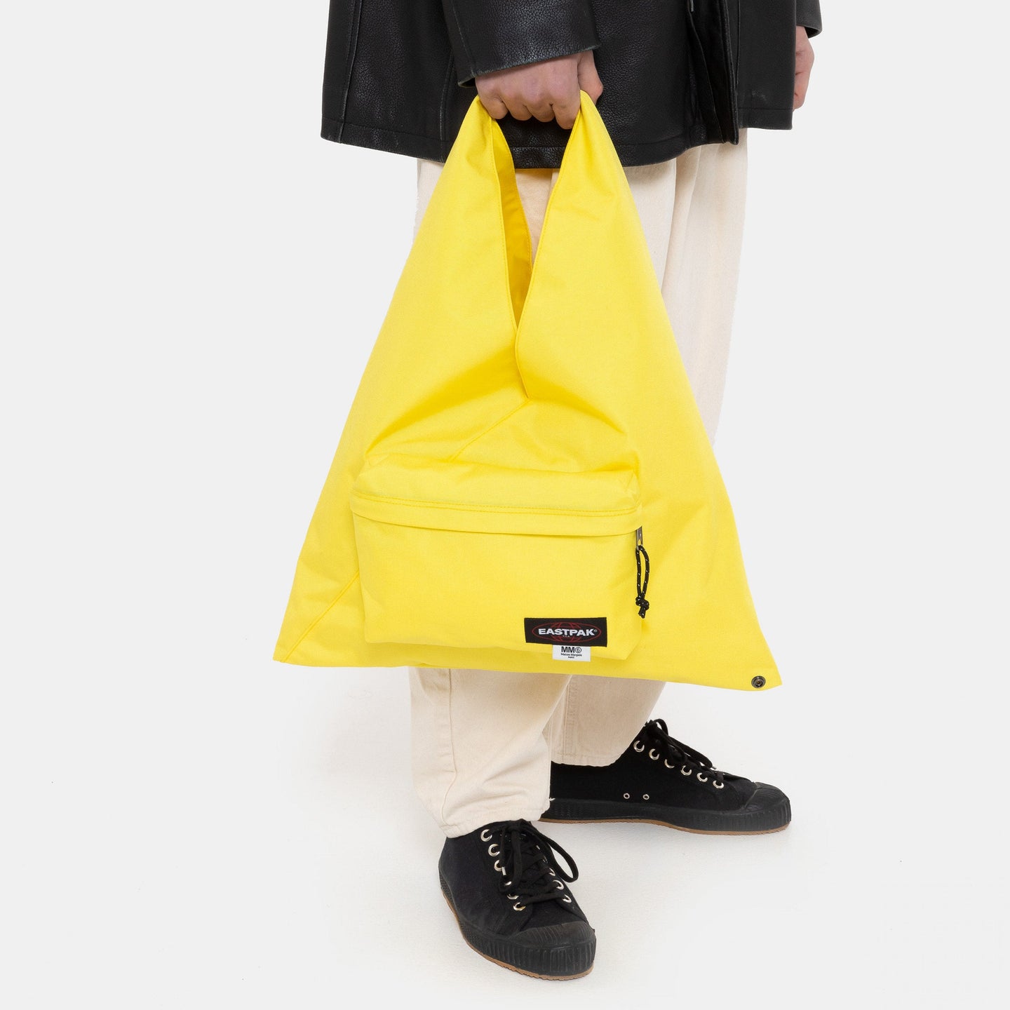 Tote MM6 Yellow Model Image